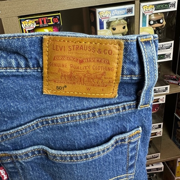 Women’s LEVI Denim Jean Shorts 26W - Picture 8 of 12